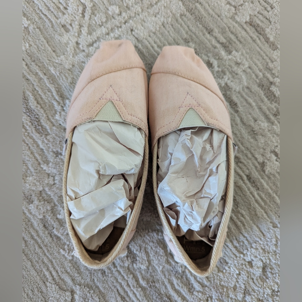 Ladies TOMS shoes